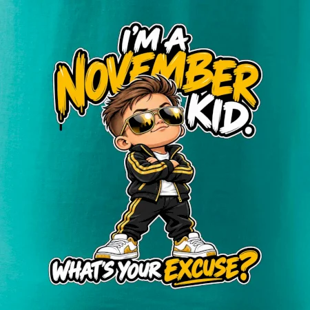 Novembrový chlapec v čiernej teplákovej súprave so zlatými okuliarmi