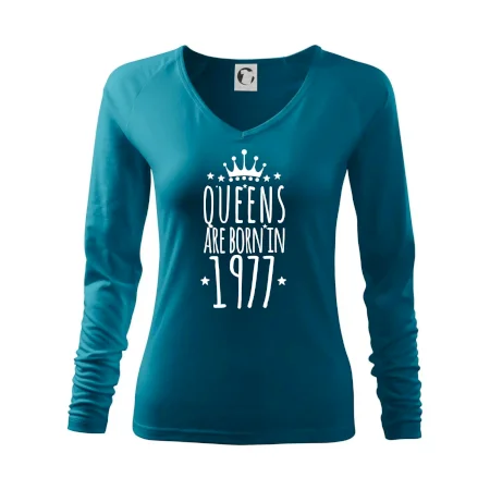 Queens are born in 1977