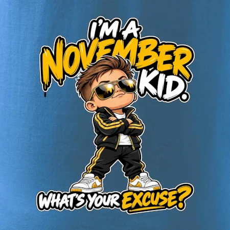 Novembrový chlapec v čiernej teplákovej súprave so zlatými okuliarmi
