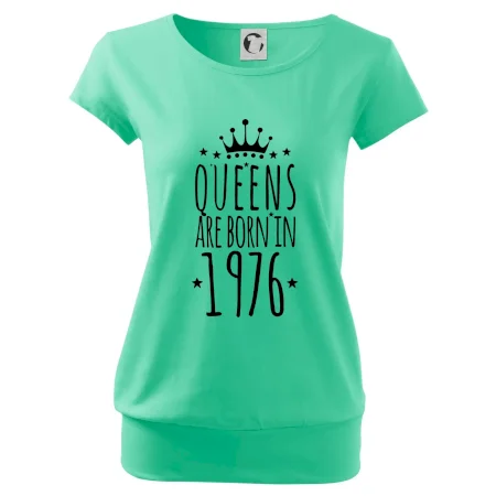 Queens are born in 1976