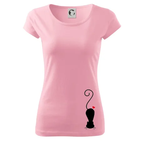 Zamilovaná mačka ležiaca