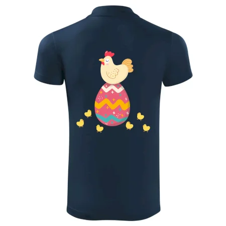 Sliepka sediaca na veľkonočnom vajci