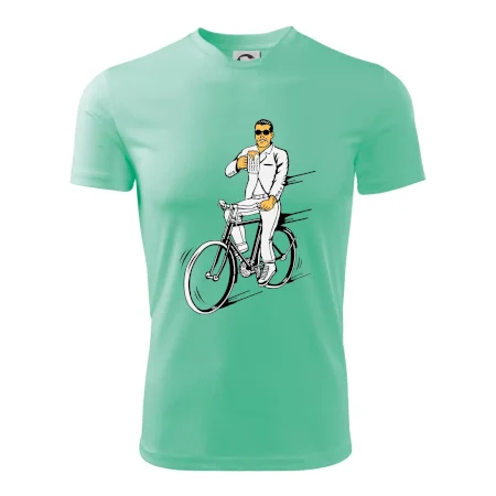 Gentleman na bicykli s pivom