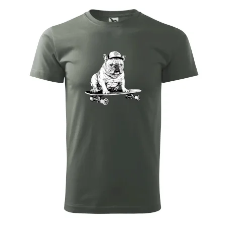 Čiernobiely buldog na skateboarde