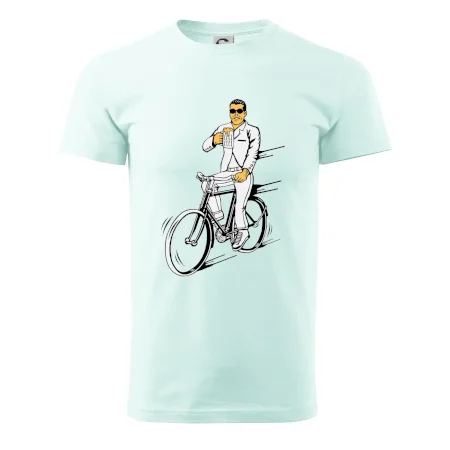 Gentleman na bicykli s pivom