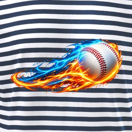 Letící baseballový míček v plamenech