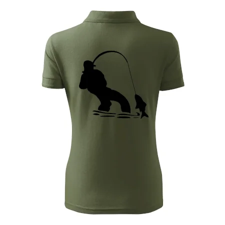 Rybár ťahajúce rybu