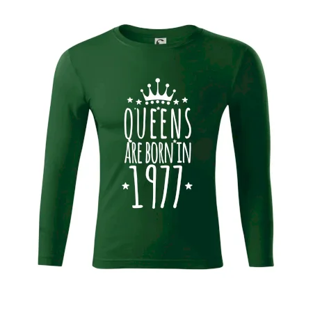 Queens are born in 1977