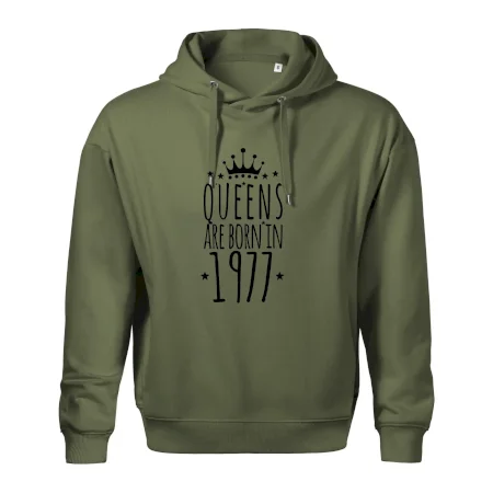Queens are born in 1977