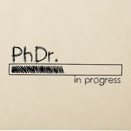 In progress titul PhDr. doktor / doktorka filozofie