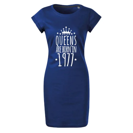 Queens are born in 1977