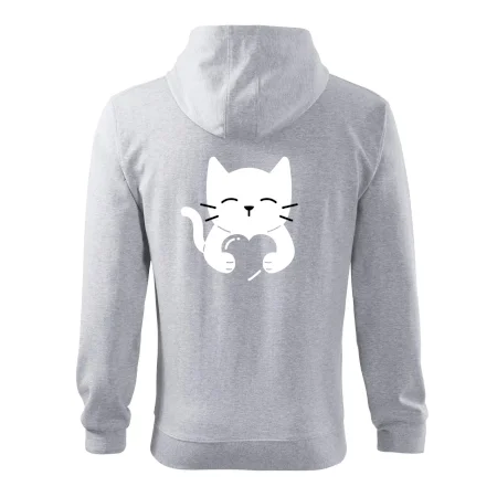 Mačka drží srdce