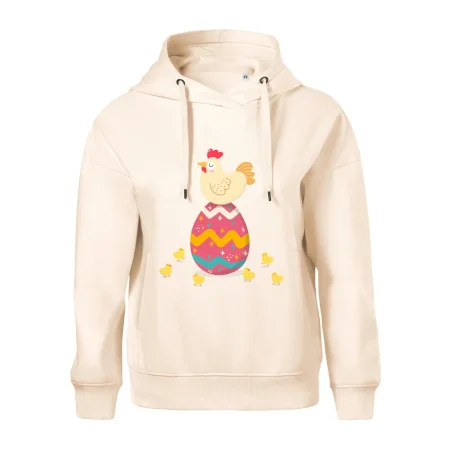 Sliepka sediaca na veľkonočnom vajci