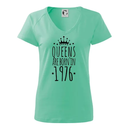 Queens are born in 1976