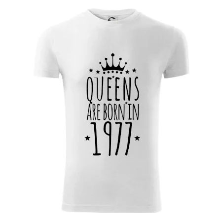 Queens are born in 1977