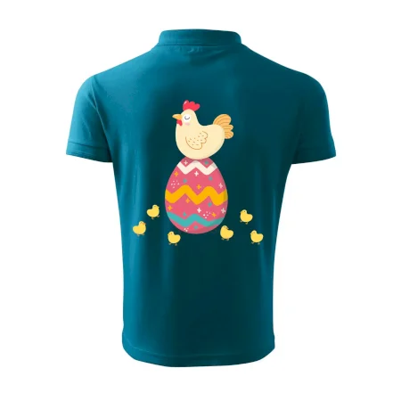 Sliepka sediaca na veľkonočnom vajci