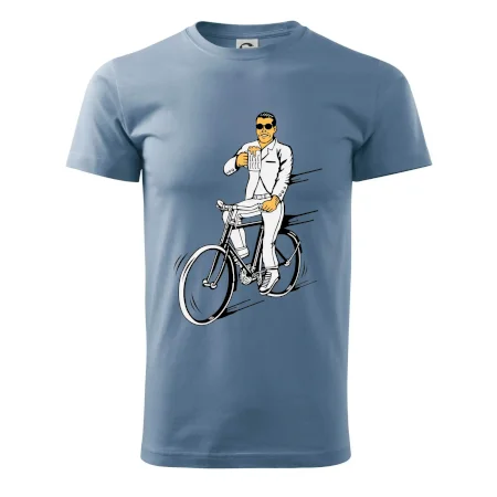 Gentleman na bicykli s pivom