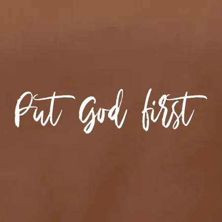 Put God first písací nápis