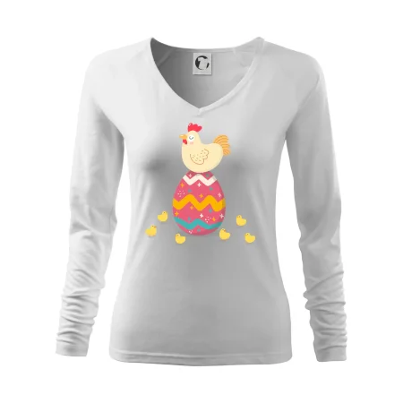 Sliepka sediaca na veľkonočnom vajci