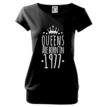 Queens are born in 1977