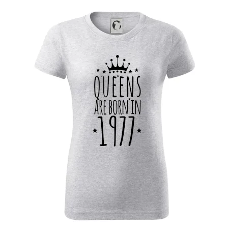 Queens are born in 1977