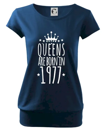 Queens are born in 1977