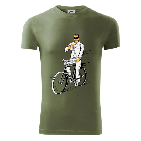 Gentleman na bicykli s pivom