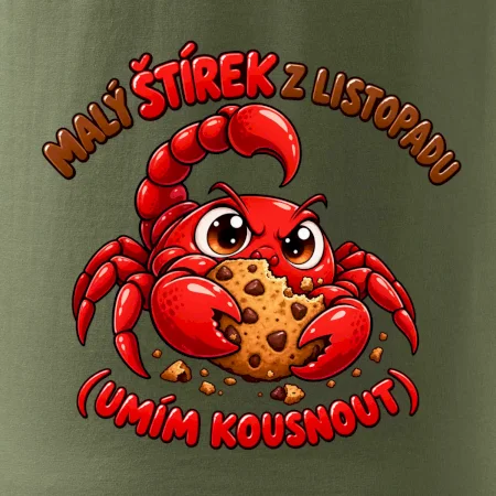 Malý listopadový štírek chrání čokoládovou sušenku