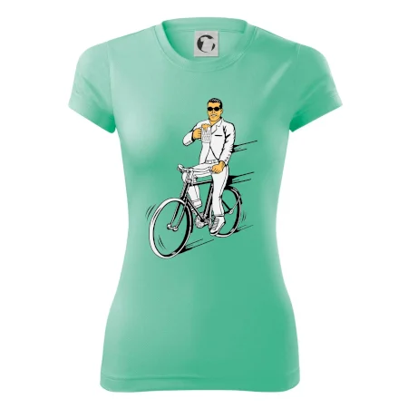 Gentleman na bicykli s pivom