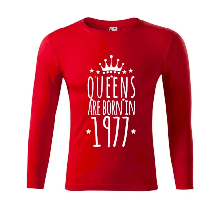 Queens are born in 1977