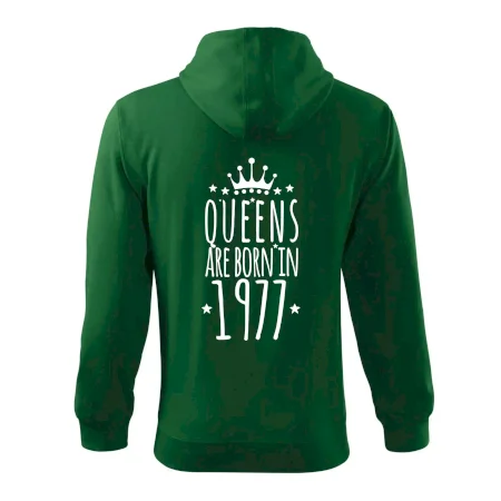 Queens are born in 1977