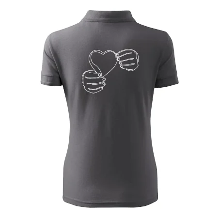 Ruka držiaca srdce jedným ťahom