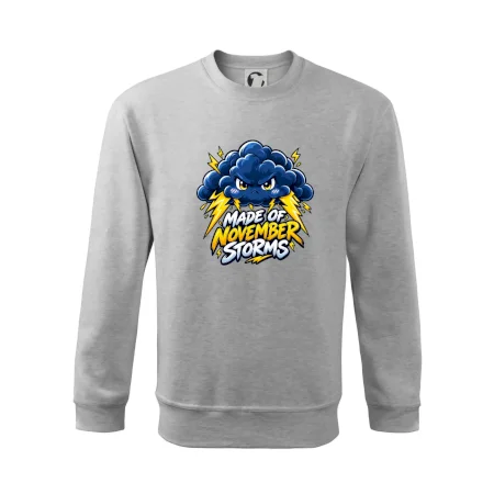 Rozzúrený búrkový mrak s novembrovými bleskami