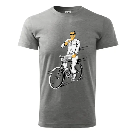 Gentleman na bicykli s pivom