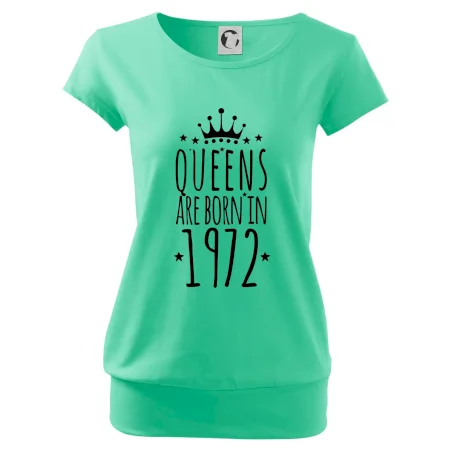 Queens are born in 1972