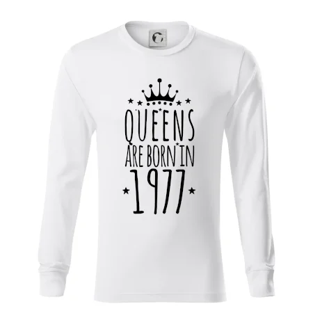 Queens are born in 1977