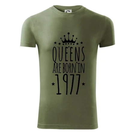 Queens are born in 1977