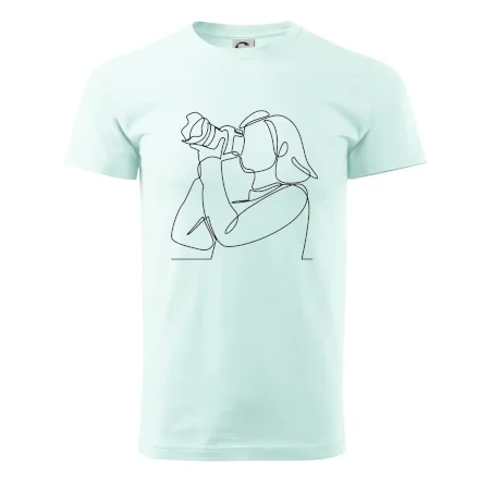 Fotografka stojaca jedným ťahom