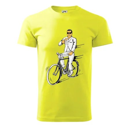 Gentleman na bicykli s pivom