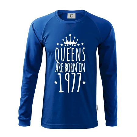 Queens are born in 1977