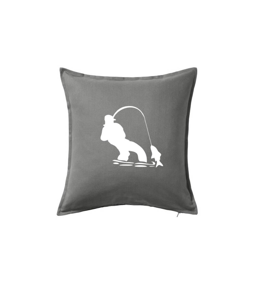 Rybár ťahajúce rybu