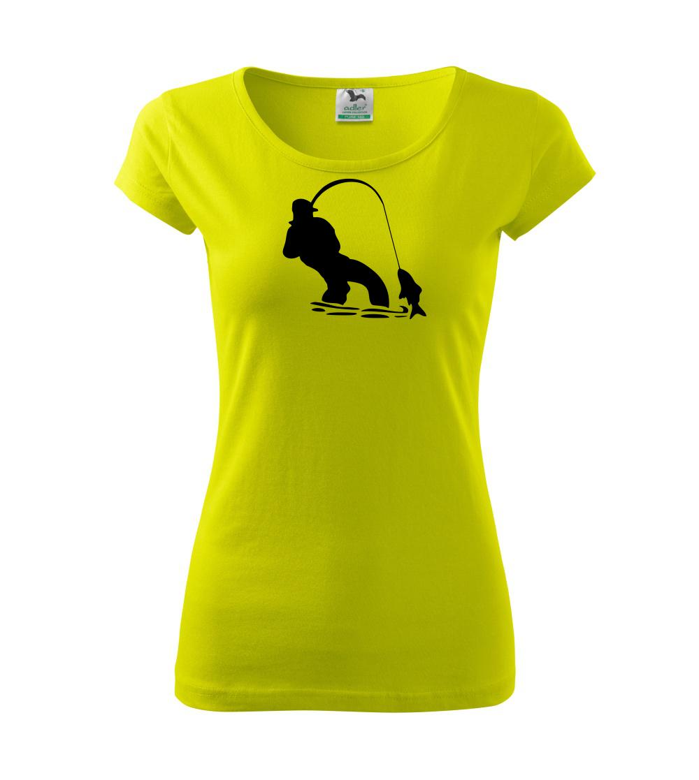 Rybár ťahajúce rybu