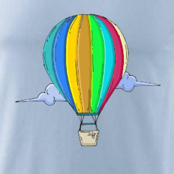 Teplovzdušný balón v oblakoch