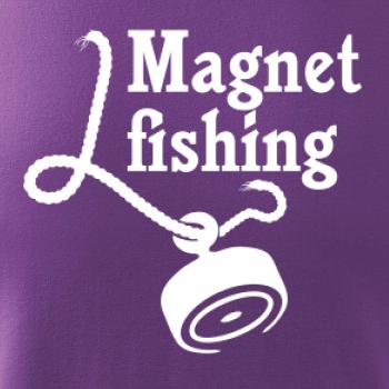 Magnet fishing