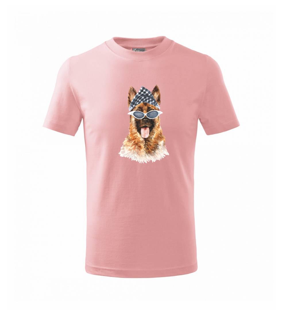 German shepherd so šatkou