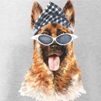 German shepherd so šatkou