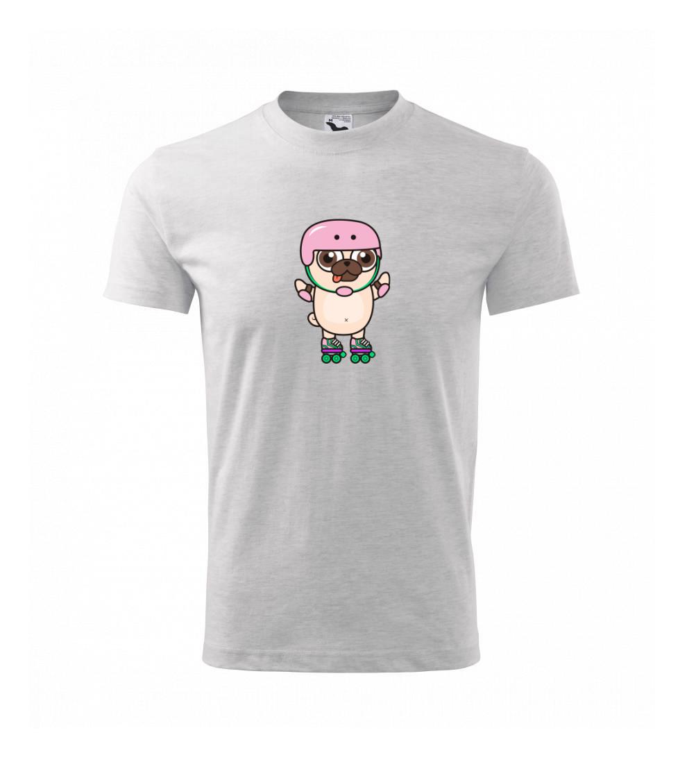 Mops a kolieskové korčule