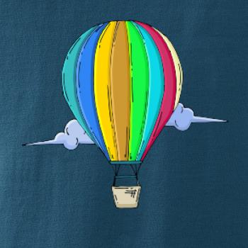 Teplovzdušný balón v oblakoch