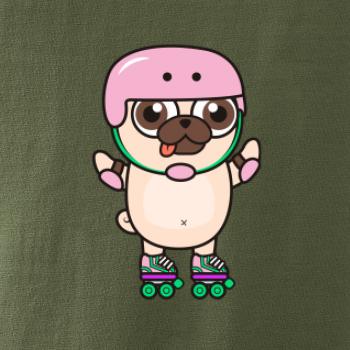 Mops a kolieskové korčule