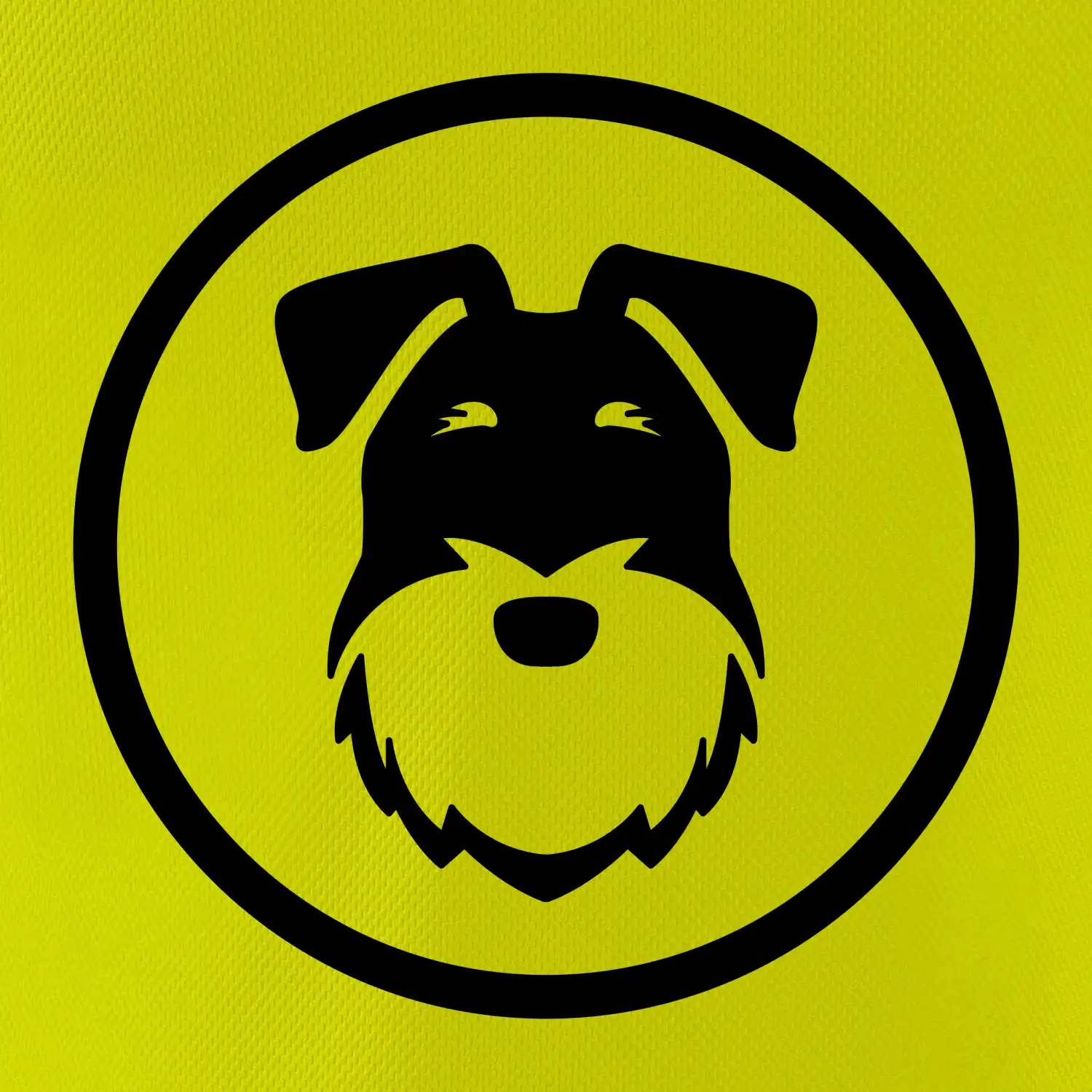 Knírač v kolečku na prsu